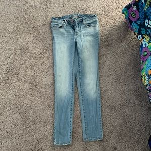 Light wash skinny American Eagle Jeans!